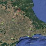 KURUDERE KÖYÜNDE BARAJA YAKIN, BAĞ EVLERİ YOLUNDA SATILIK TARLA