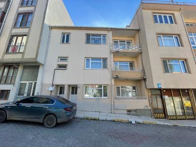 PINARHİSAR ÇARŞI MERKEZDE PTT KARŞISINDA 2+1 DAİRE FIRSATI!
